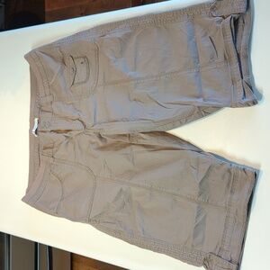 Lee Easy Fit. Women's Khaki shorts. Size 18.